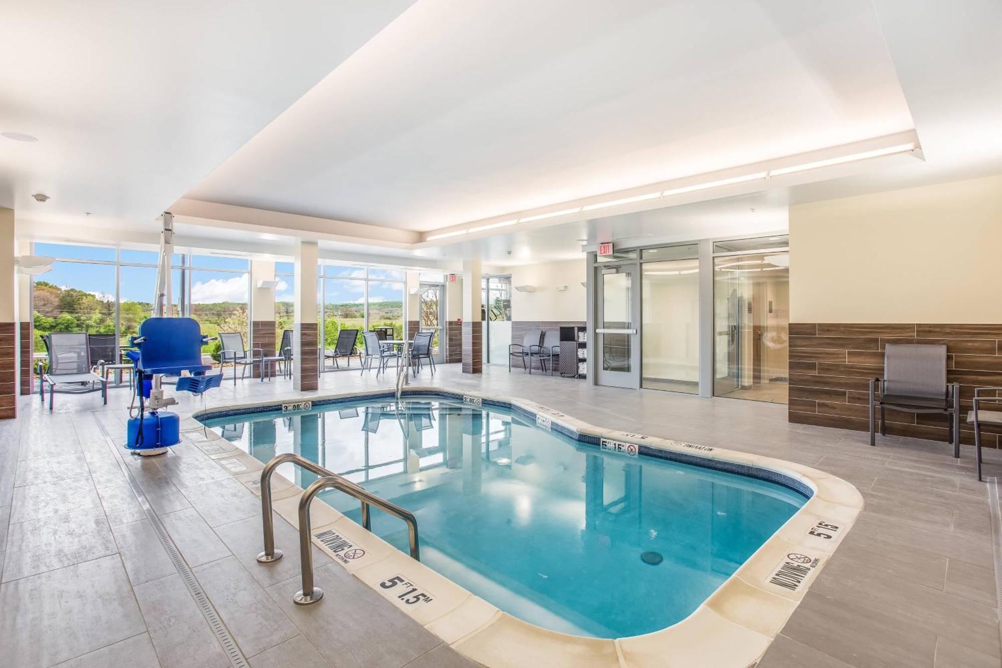 Fairfield Inn & Suites Рола Екстериор снимка