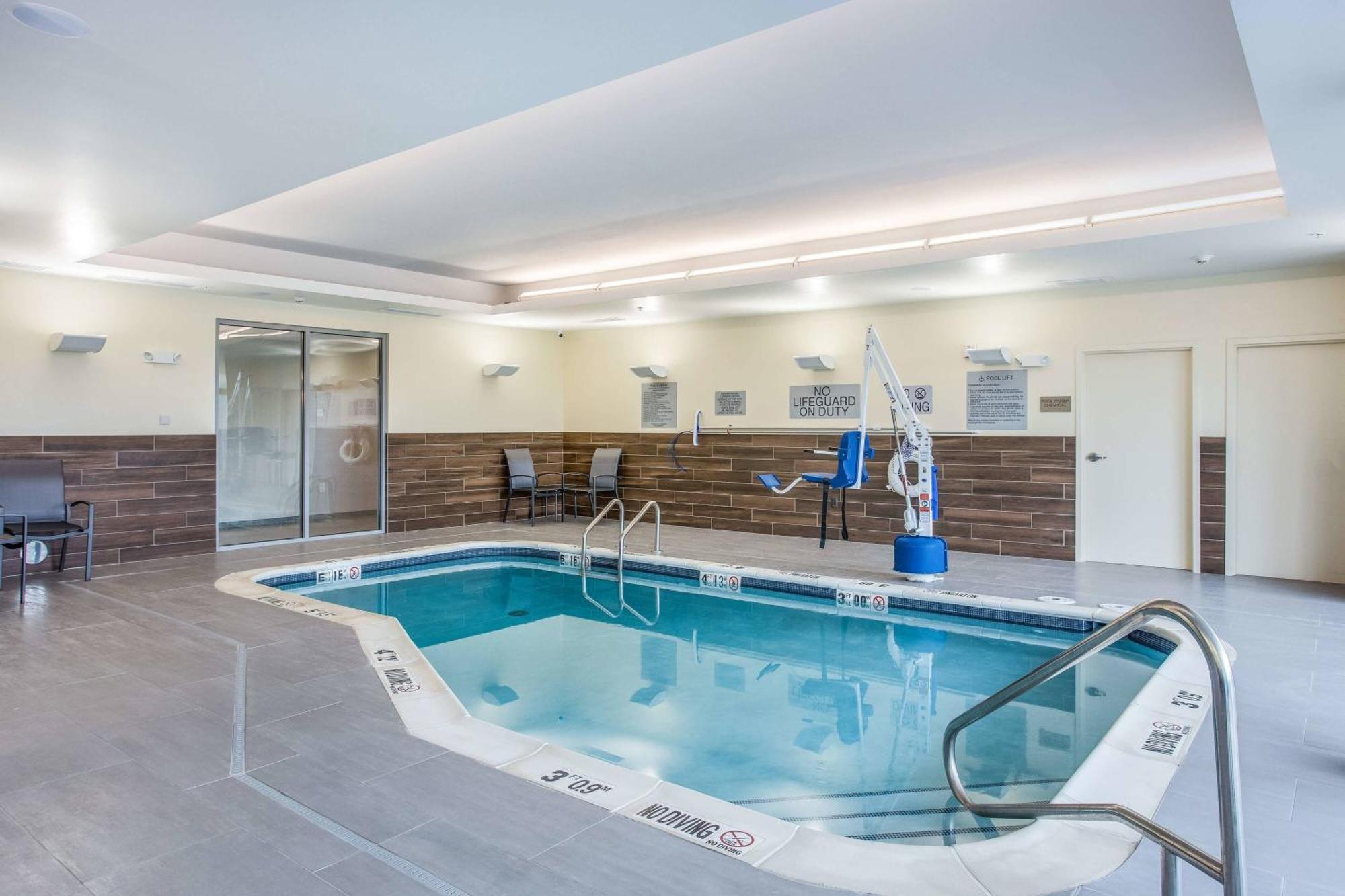 Fairfield Inn & Suites Рола Екстериор снимка