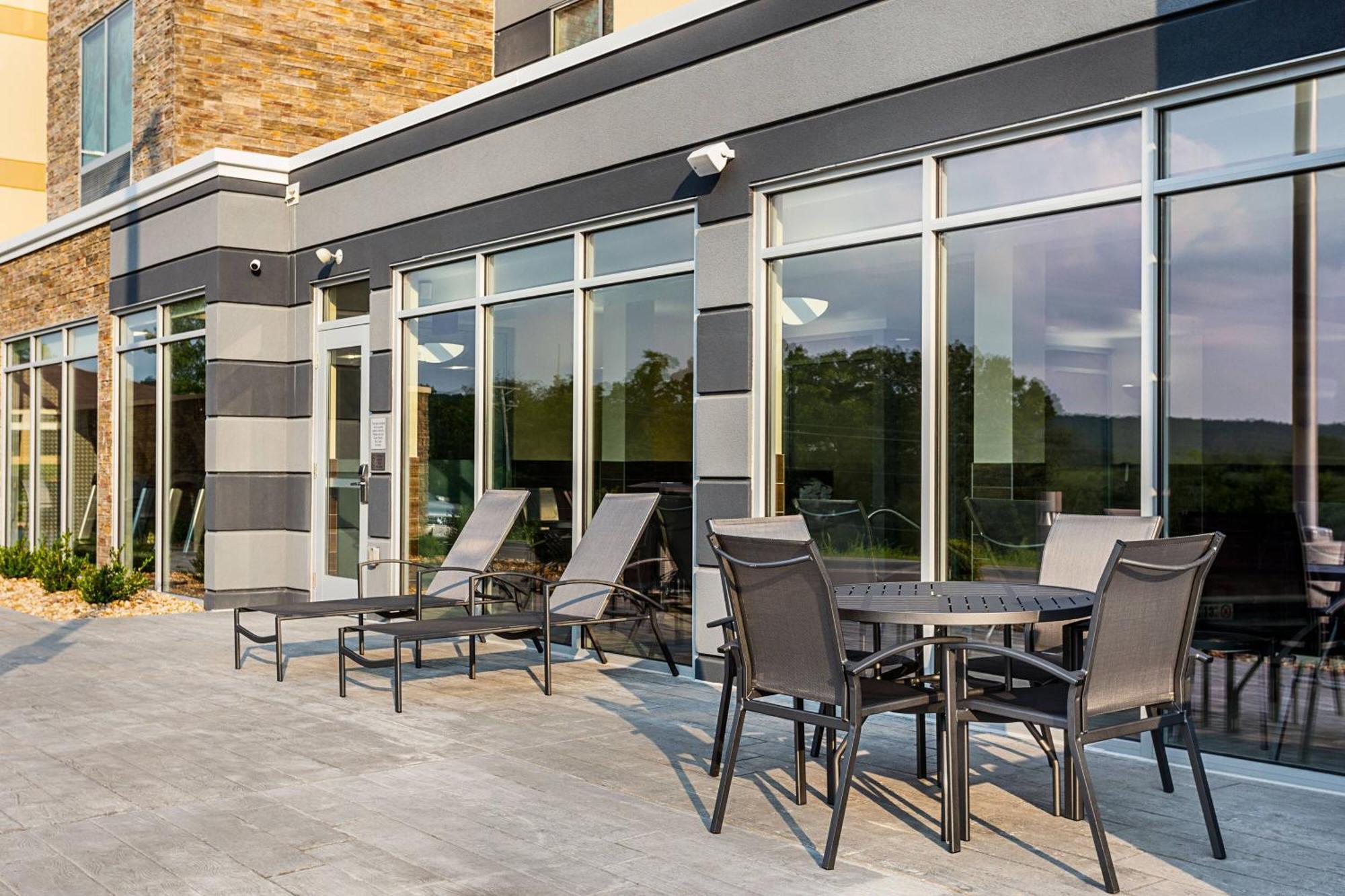 Fairfield Inn & Suites Рола Екстериор снимка